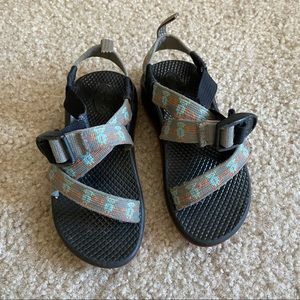 Kids chaco’s youth size 12 robots